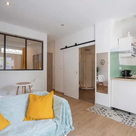 De 200 M2 Avec Piscine Proche Du Centre-ville *